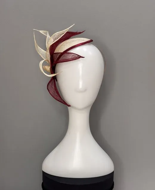 bež i burgundy fascinator Gustav sa cvetom
