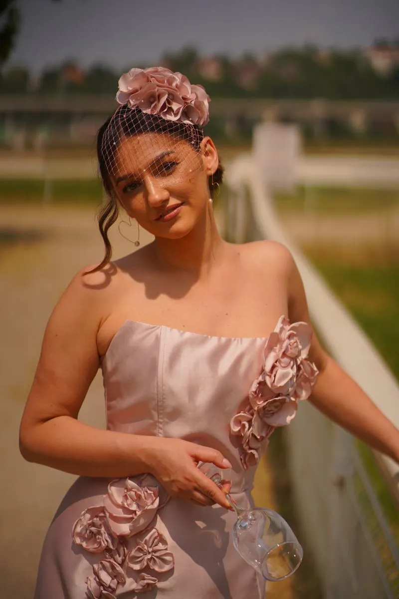 Rozzario Powder Pink - fascinator Rozzario ukras za kosu puder roze
