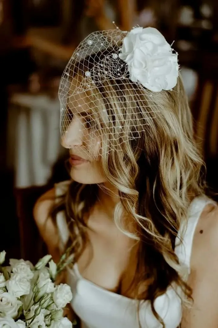 Fascinator za venčanje Rozzario - izbliza
